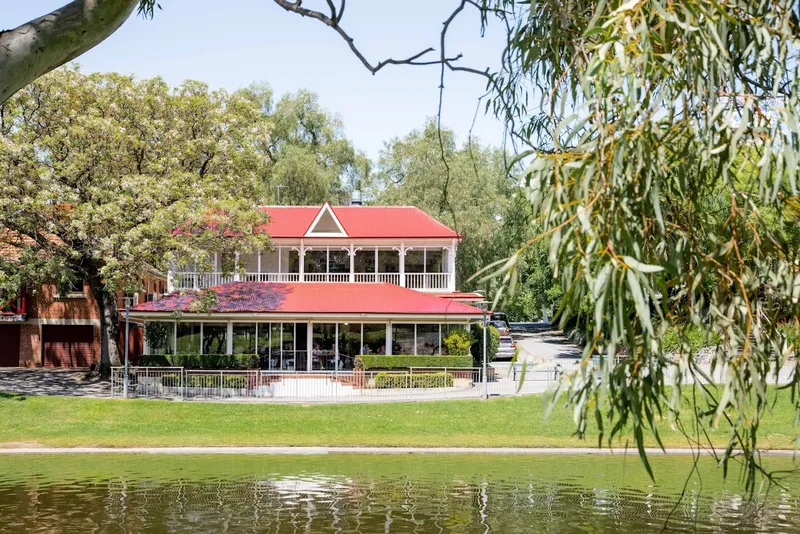 Jolleys Boathouse