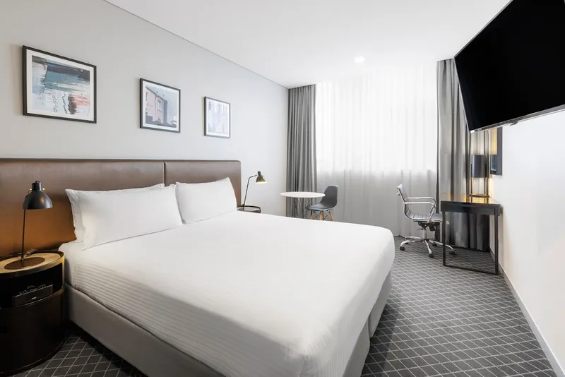 Holiday Inn & Suites Sydney Bondi Junction, an IHG Hotel