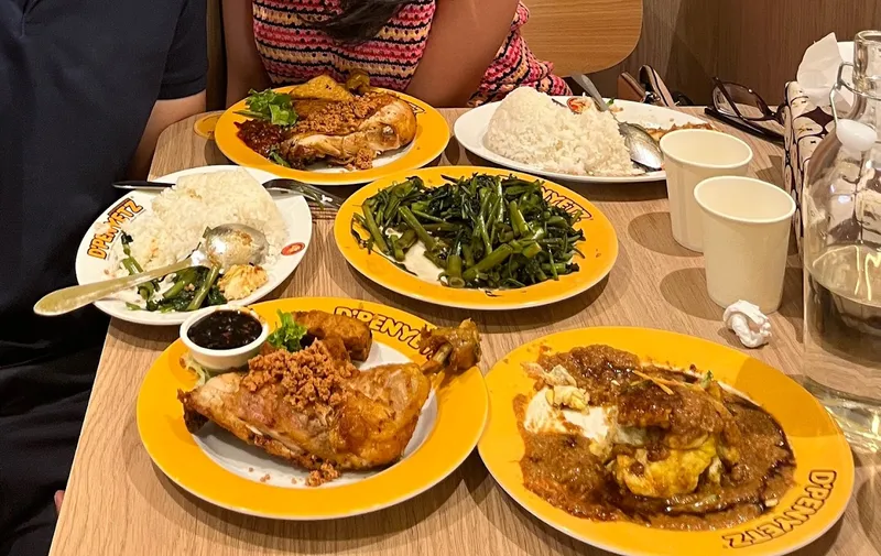 D'Penyetz & D'Cendol Burwood (Halal)