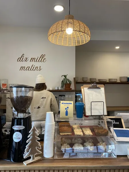 Dix Mille Matins Café