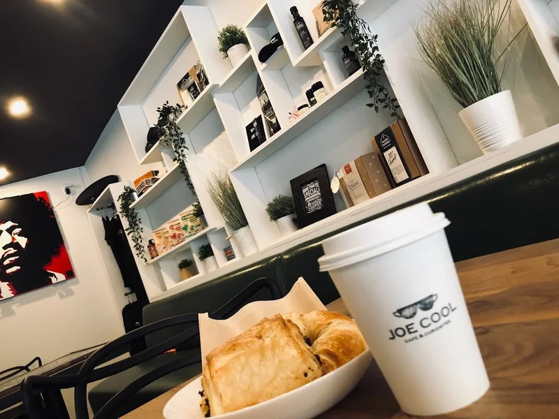 Joe Cool Café & Curiosités