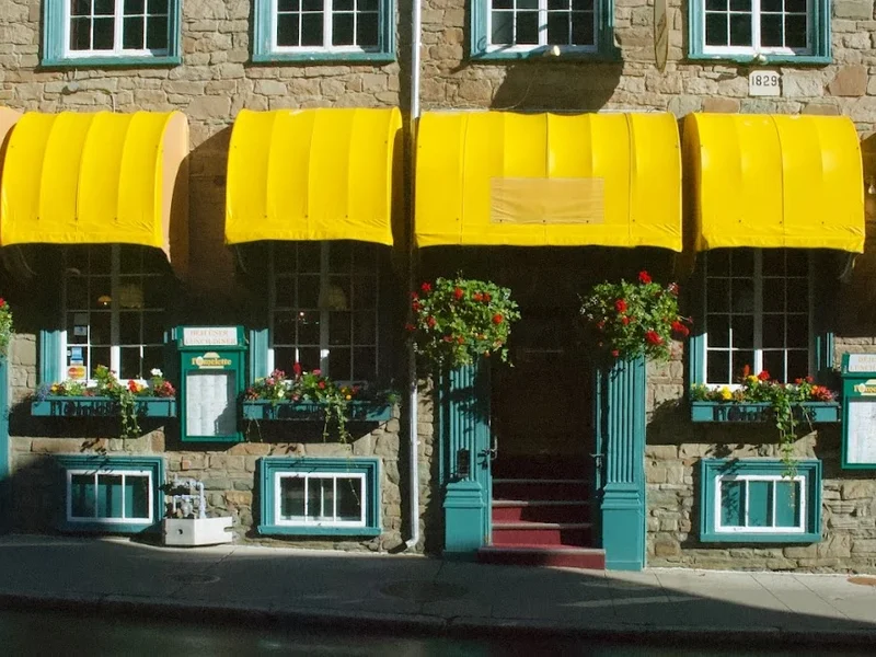 L'OMELETTE - Petit Déjeuner - Pizza / Burgers / Poutine - Wine / Cocktails