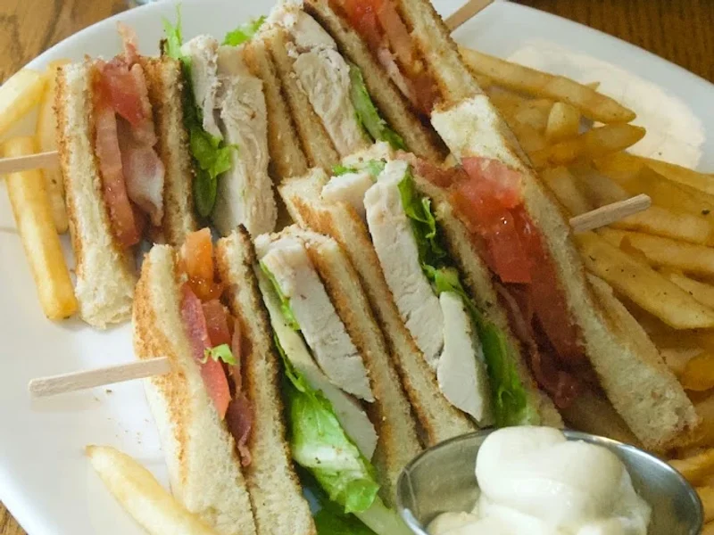 L'OMELETTE - Petit Déjeuner - Pizza / Burgers / Poutine - Wine / Cocktails