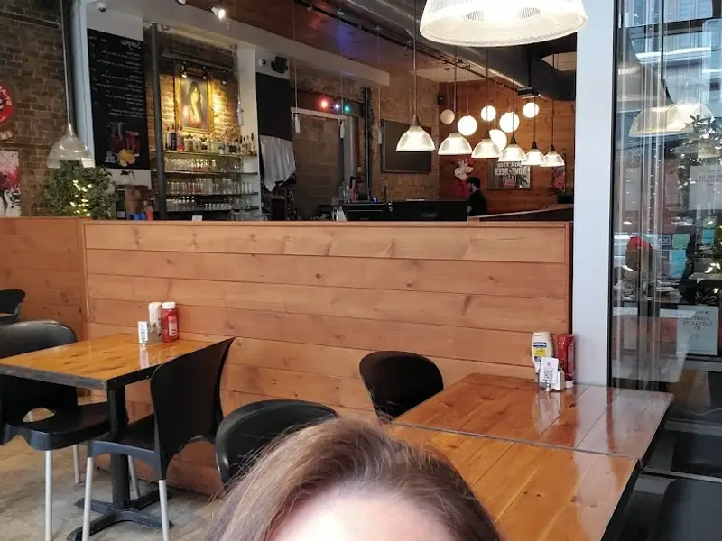 Restaurant Poutineville Saint-Roch