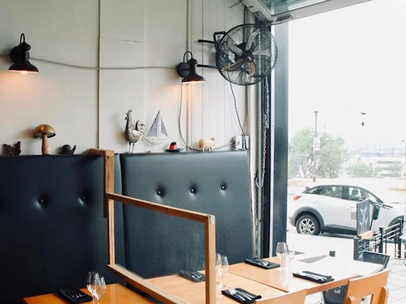 ALBACORE - Fruits de Mer / Poisson / Huitres - Bar a Vin / Cocktails - Terrasse - Resto Francais