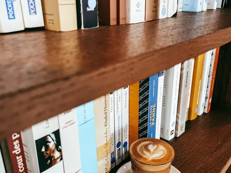 Book and Coffee Shop Saint-Suave