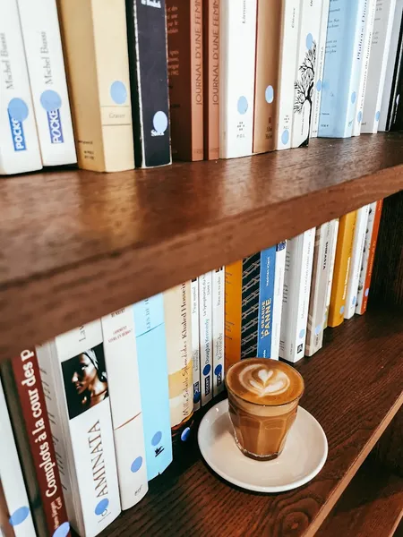 Book and Coffee Shop Saint-Suave