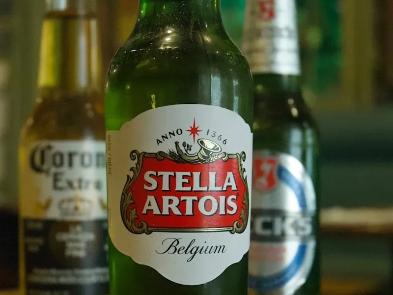 L'OMELETTE - Petit Déjeuner - Pizza / Burgers / Poutine - Wine / Cocktails