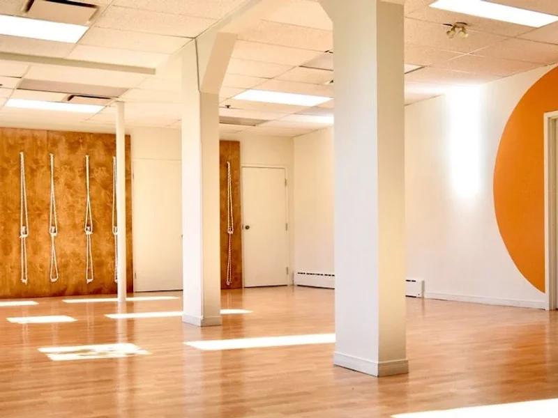 M Yoga De Québec Studio Iyengar