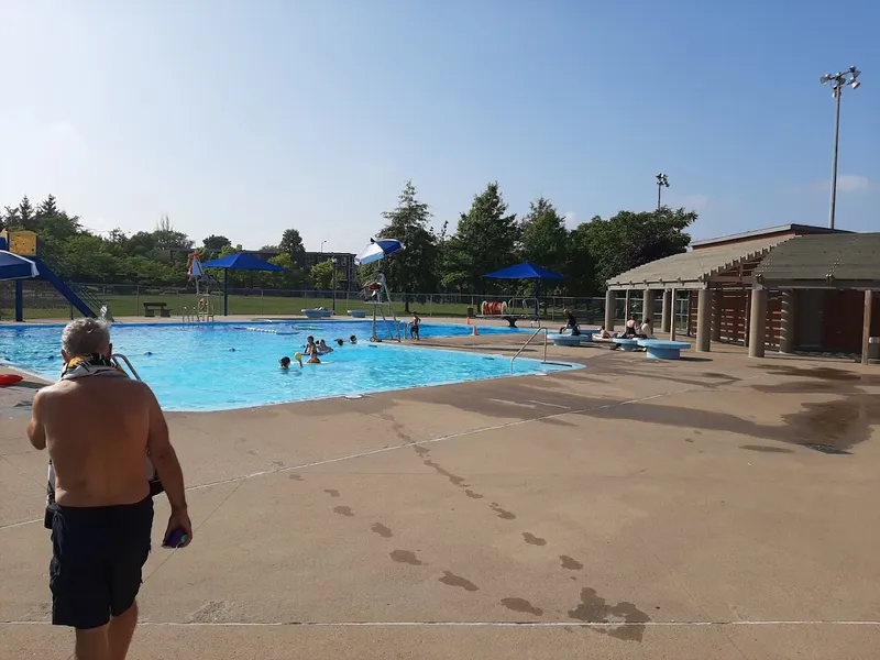 Saint-Benoît Park - Swimming Pool