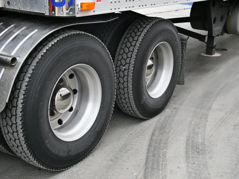 Mécanique Mobile L'Éclair - Réparation sur la route mécanique diesel et remorque