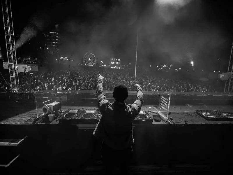 DJ MAX E