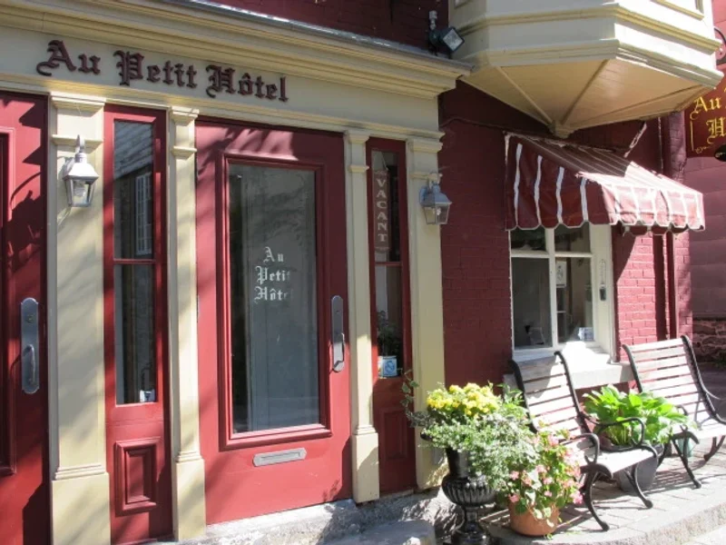Au Petit Hôtel