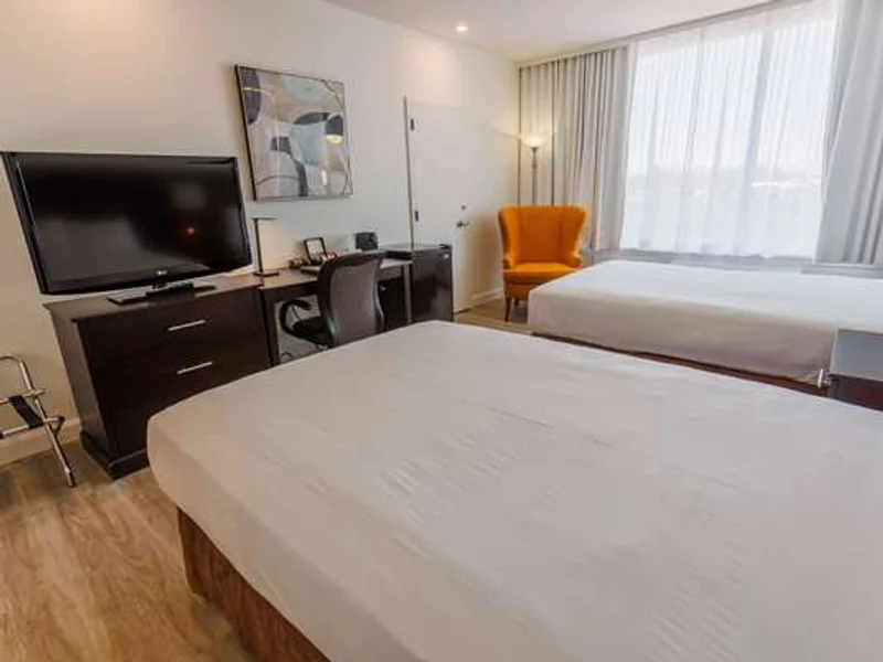 Travelodge by Wyndham Hotel & Convention Centre Quebec City
