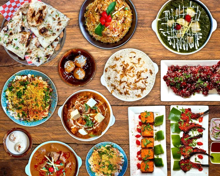 Leela Indian Food Bar (Dundas) - Top Indian Restaurant In Toronto