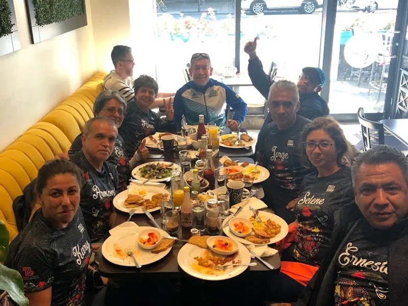 Siempre Breakfast & Lunch