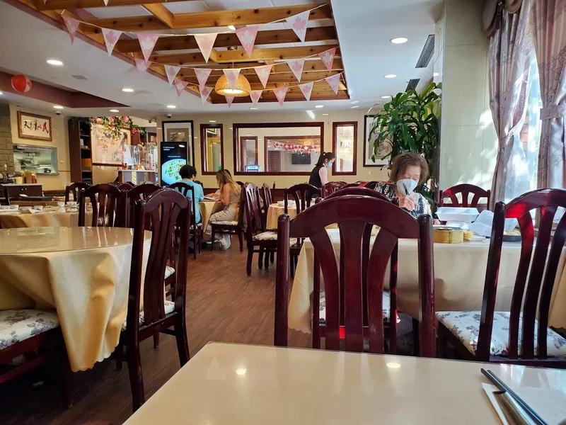 U & Me (Centre St. SW)