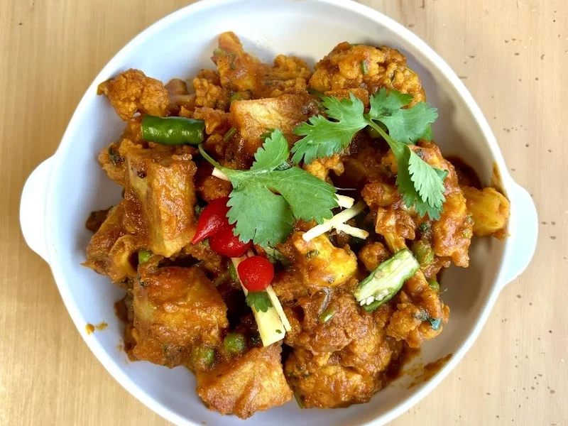 Leela Indian Food Bar (Dundas) - Top Indian Restaurant In Toronto