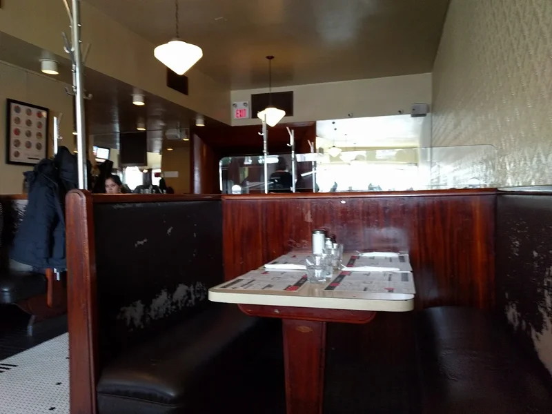 The Lakeview Diner