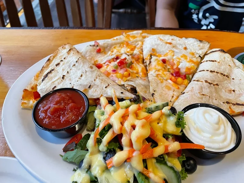 Breakwall BBQ & Smokehouse