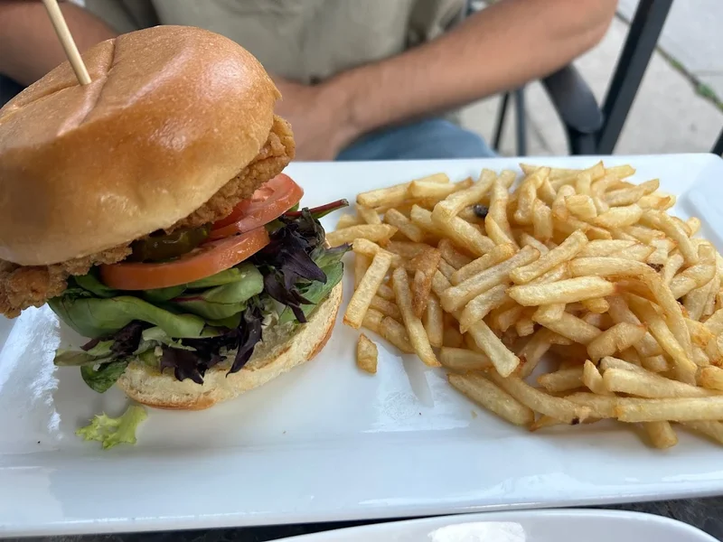 Beachcomber's Bar & Grill