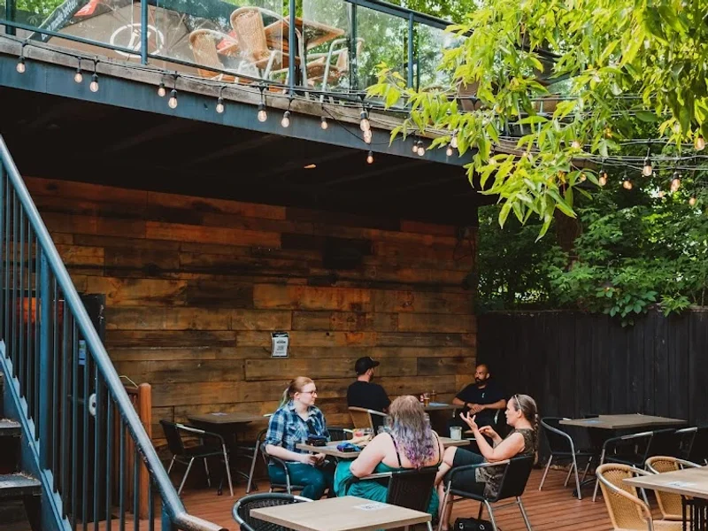 Pour House Pub and Kitchen