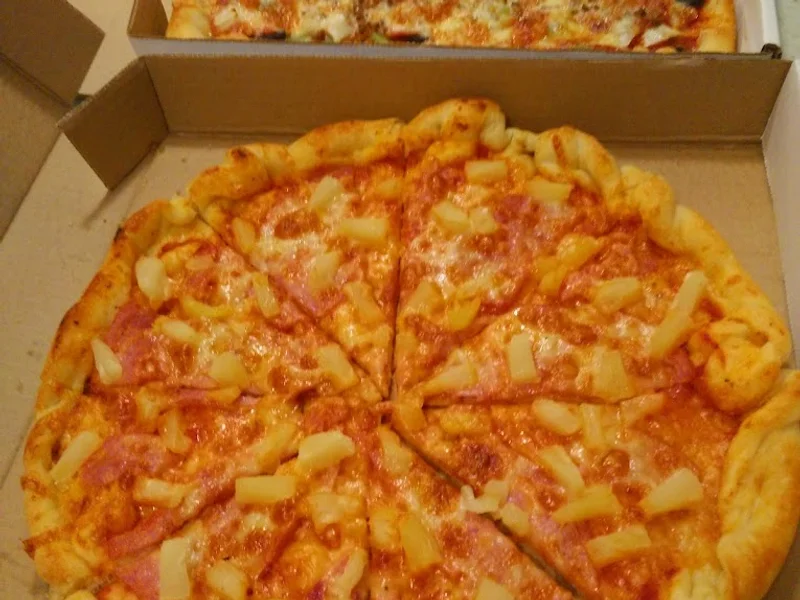 Deep & Square Pizza / Bowness Pizza(2 for 1 Round Pizza)