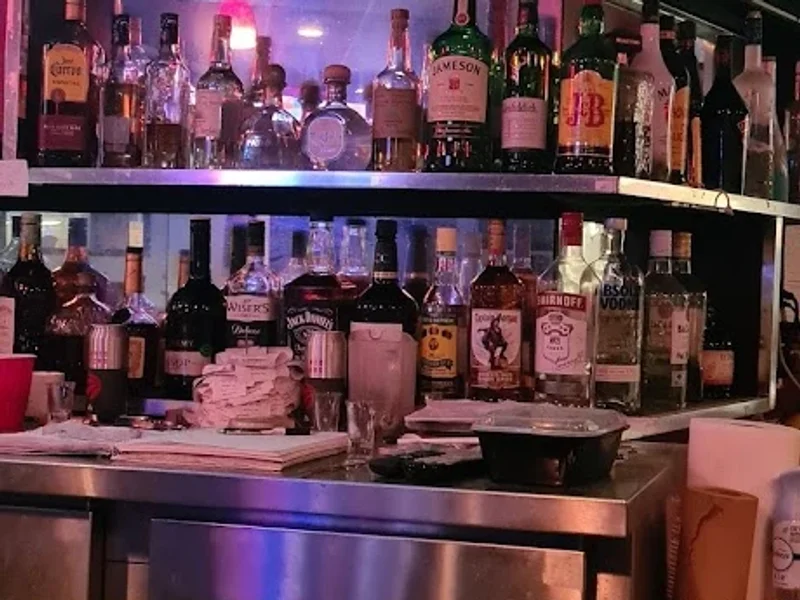 Little Hut Bar & Grill