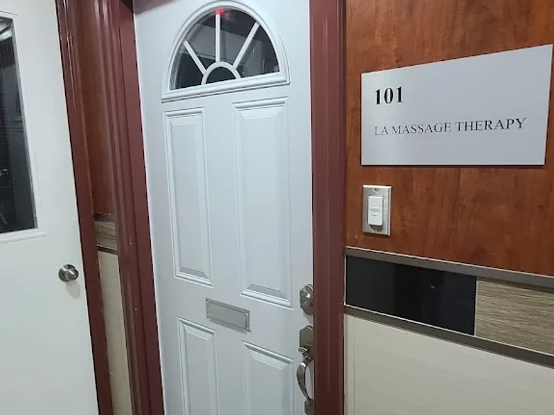 La Massage Therapy