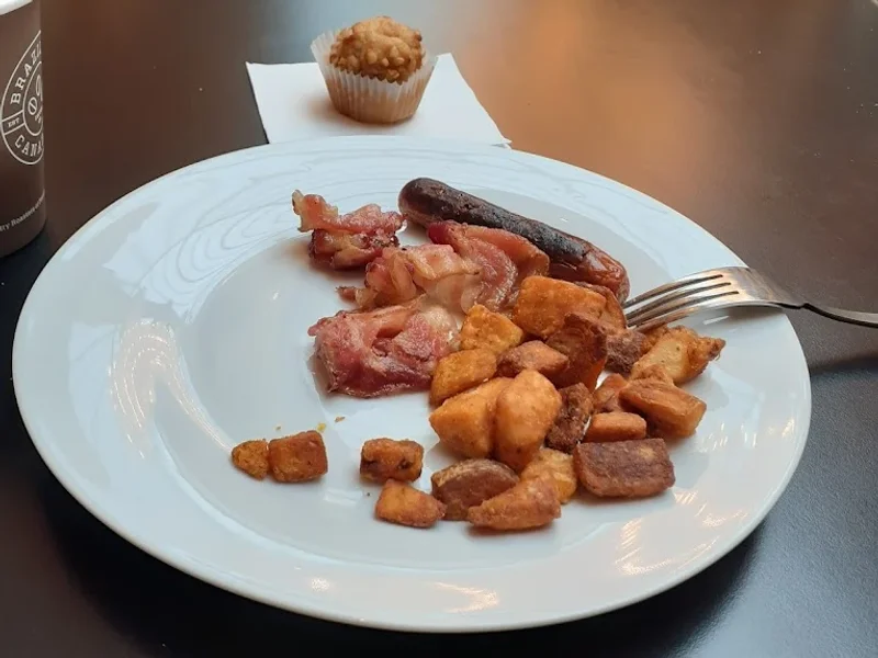 Woodbine Hotel & Suites