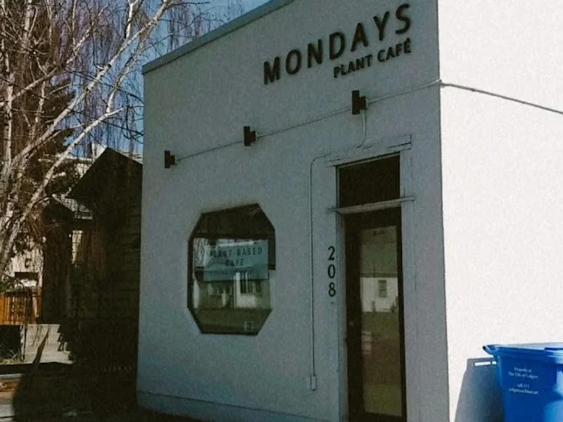 Mondays Plant Café