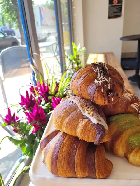 Chocorrant Pâtisserie + Cafe