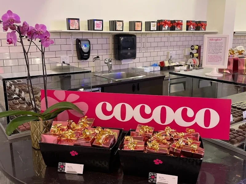 Cococo / Chocolaterie Bernard Callebaut / Whyte Avenue