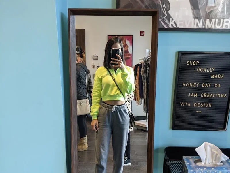 DHC Salon (Divine Hair Creations)