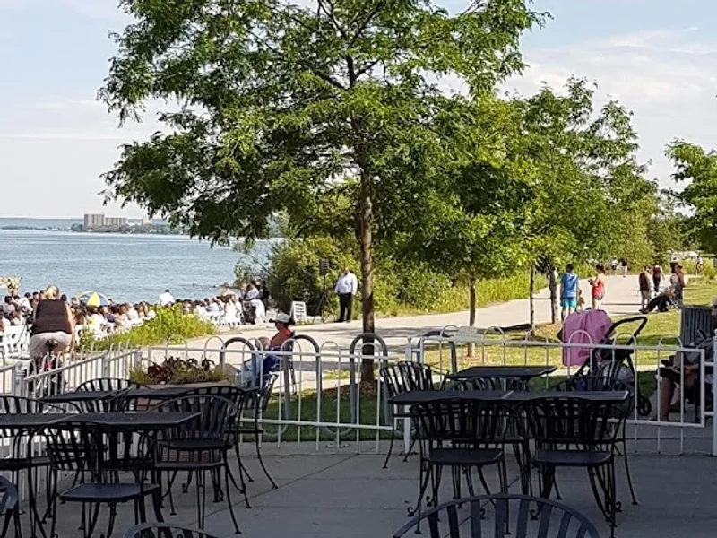 Hutch’s on the Beach