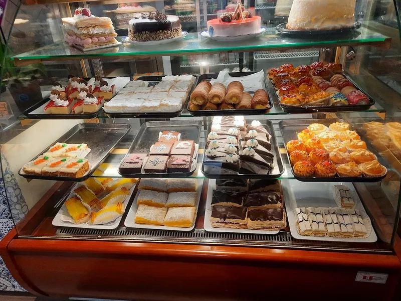 Ola Bakery & Pastry, Hamilton