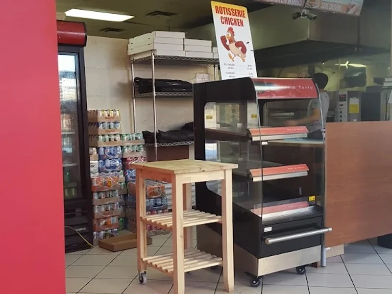 Queen's Pizza & Wings