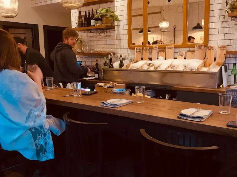 Maisy’s Pearl Oyster Bar