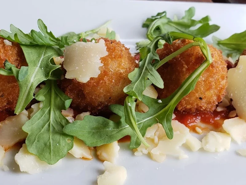 Chaise Café & Lounge