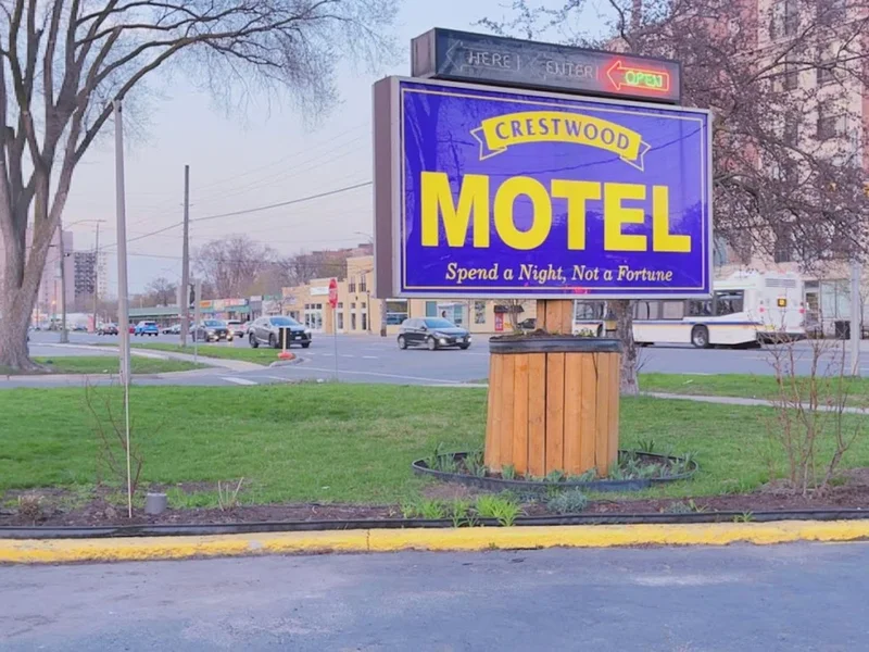 Crestwood Motel