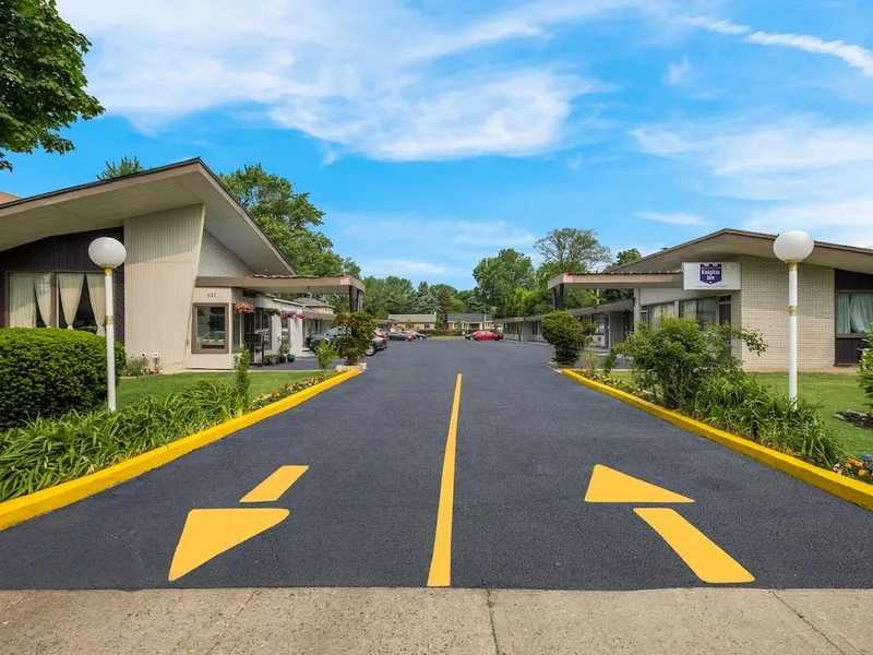 Knights Inn Burlington, ON