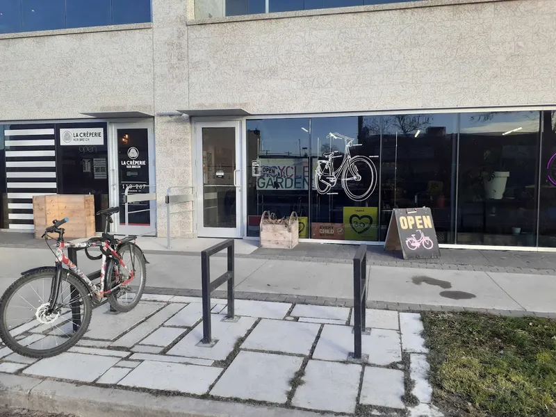 Plain Bicycle - Bicycle Garden