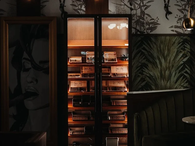 THOMAS HINDS SAMPLING ROOM