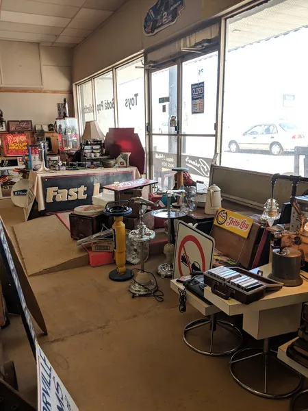 Brian's Antiques & Collectables