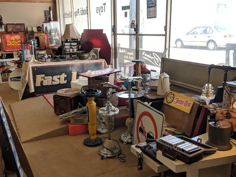 Brian's Antiques & Collectables