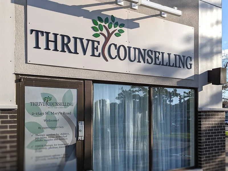 iqonic design: graphics & signs