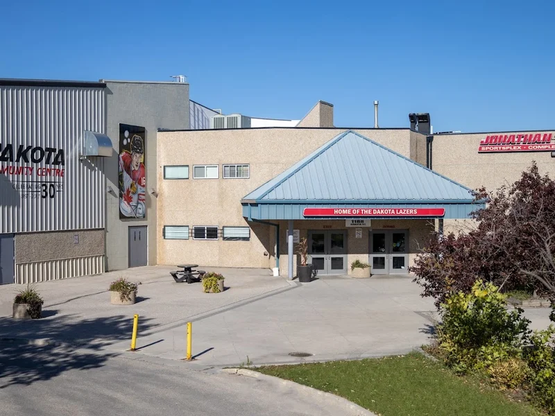 Dakota Community Centre / Jonathan Toews Sportsplex
