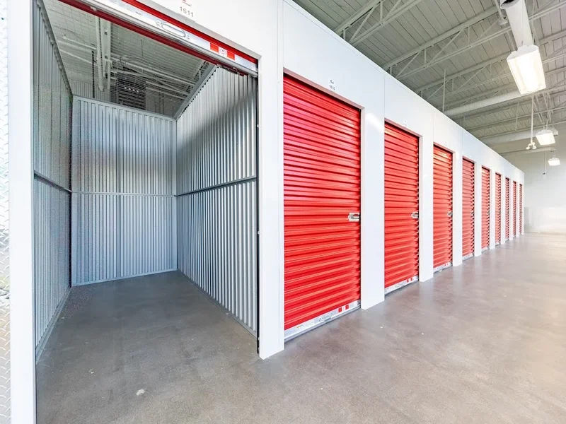 Apple Self Storage - Winnipeg