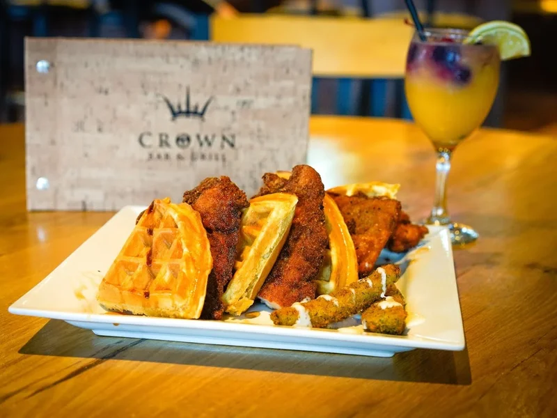 Four Crowns Restaurant & Bar
