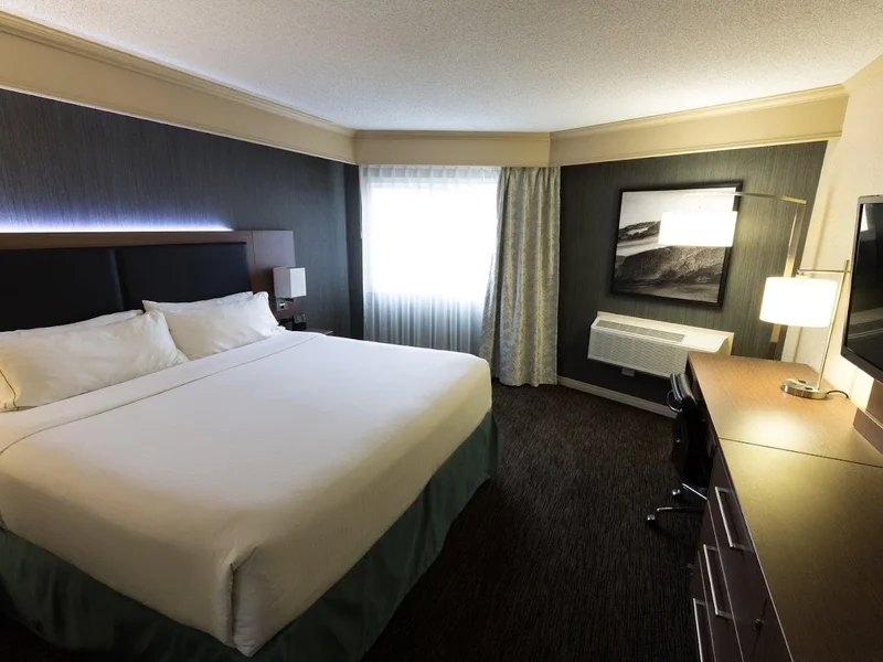 Holiday Inn Express Edmonton Downtown, an IHG Hotel